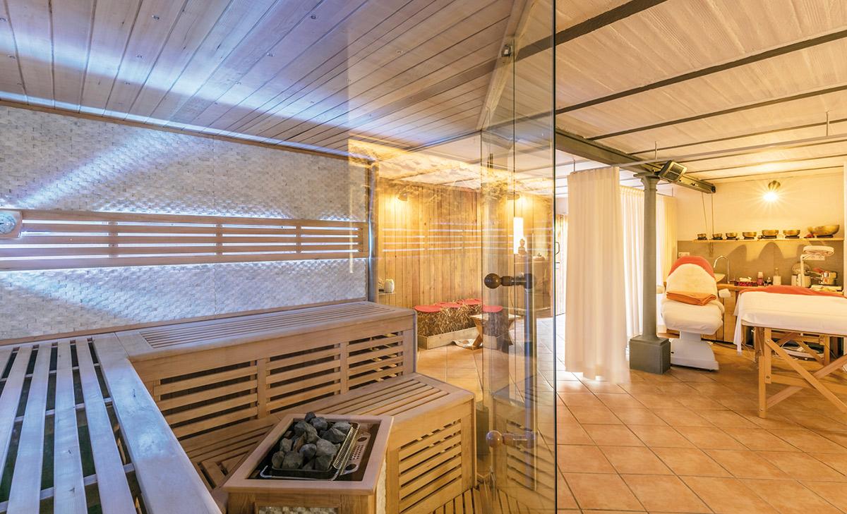 Sauna mit Wellness-Massage Bereich